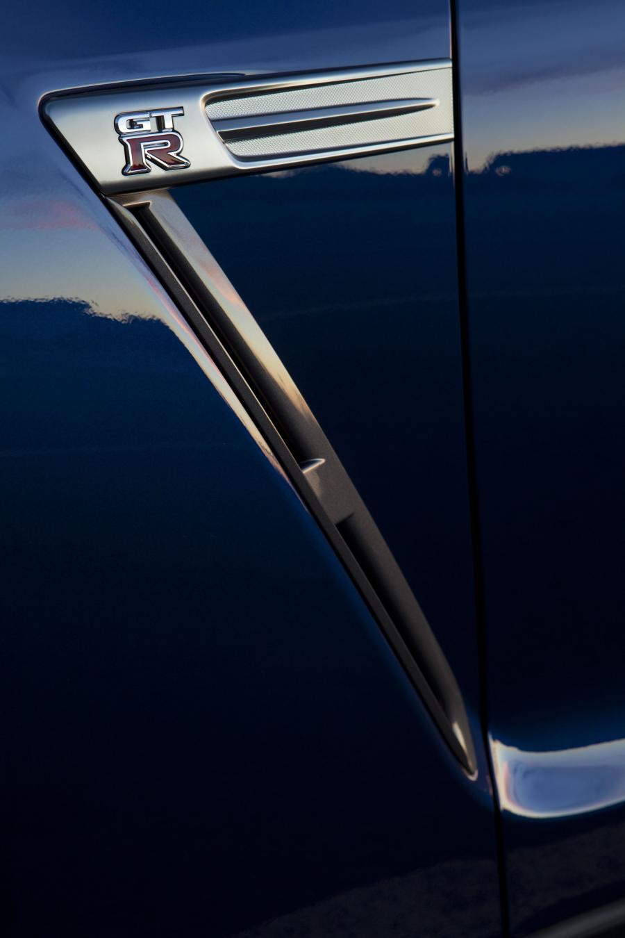  Nissan GT-R 2012 года  (US) (фото 26 из 74)